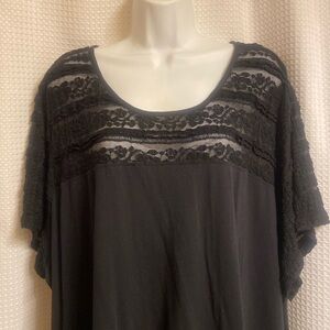 Torrid black lace shoulder/sleeve t-shirt size 6